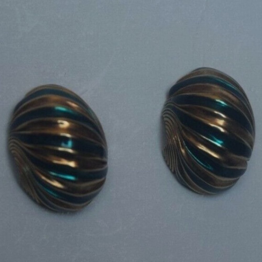 Vintage Gold Tone Green Enamel Half Hoop Earrings Drop Post Swirl Design EUC